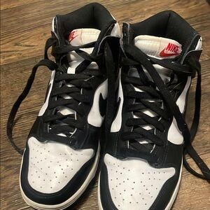 Nike Womens Black and White Sneakers